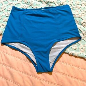 KORTNI JEANE Aqua/Teal High waist swim bottoms sz S